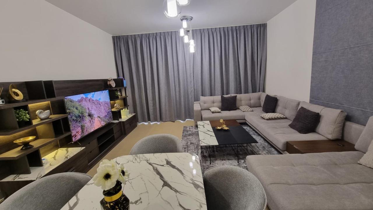 Two Bedroom Bay Apartament *